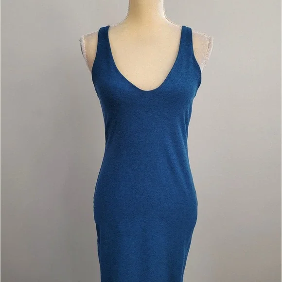BEYOND YOGA Size Medium Sleeveless V-Neck Navy 'Spacedye Inspire Midi Dress' - Picture 3 of 9